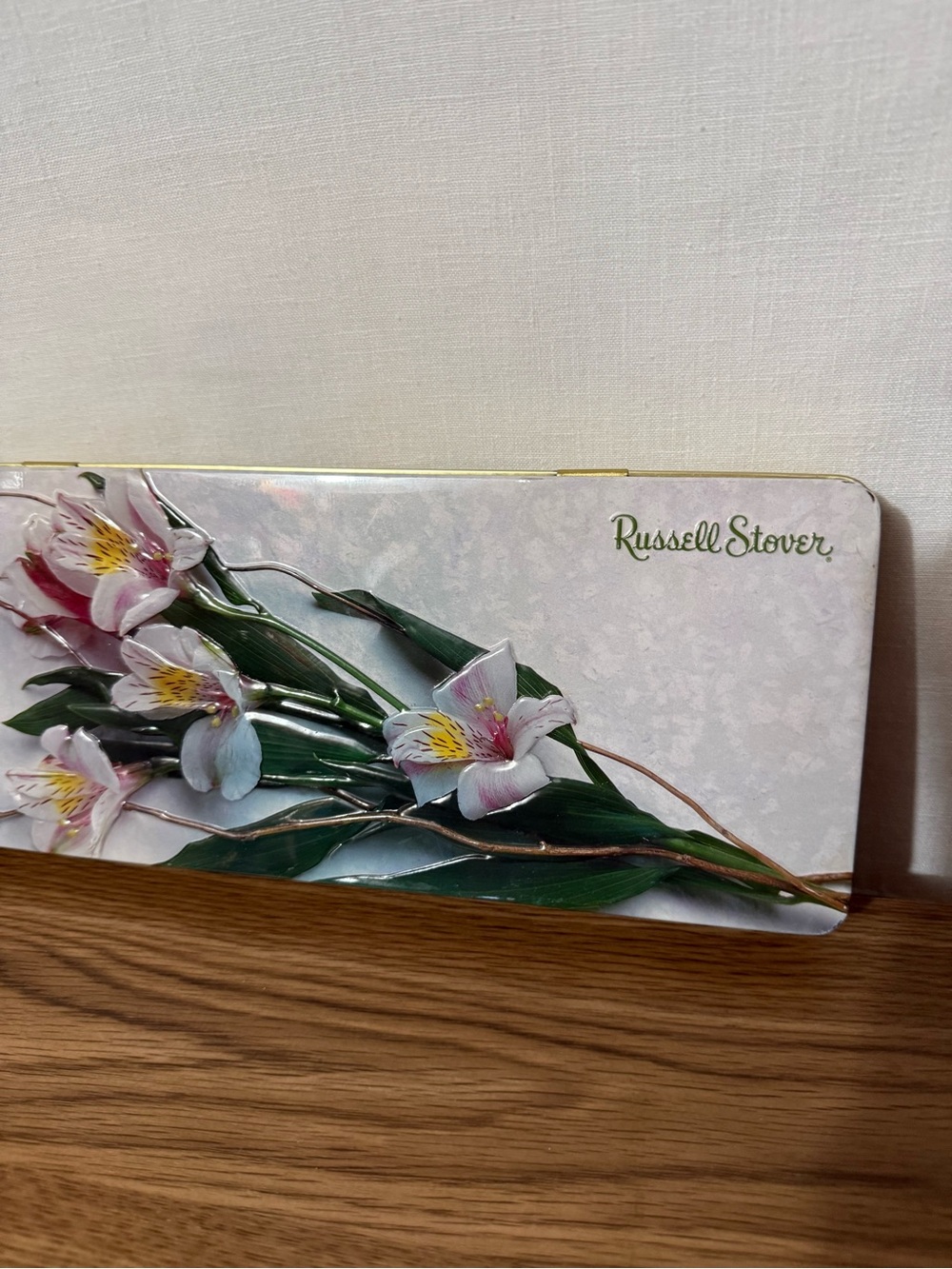 Russell Stover hinged tin